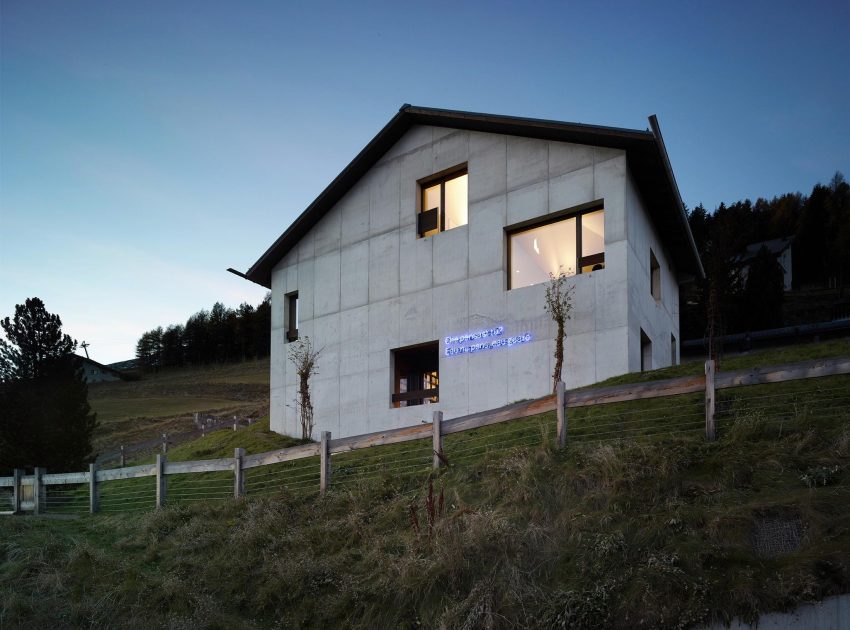 An Elegant Modern Concrete Home in Zuoz, Switzerland by Men Duri Arquint (23)