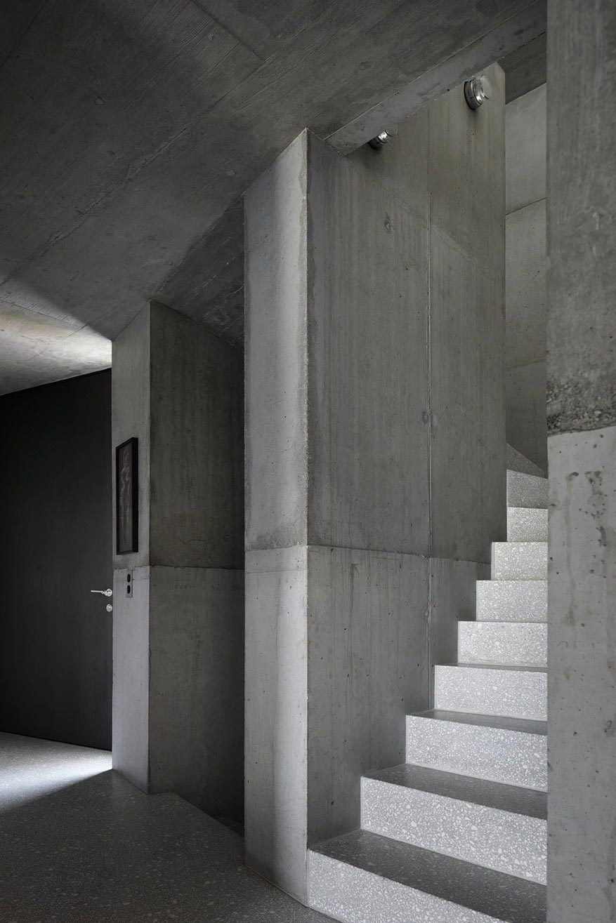 An Elegant Modern Concrete Home in Zuoz, Switzerland by Men Duri Arquint (3)