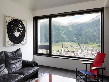 An Elegant Modern Concrete Home in Zuoz, Switzerland by Men Duri Arquint (4)