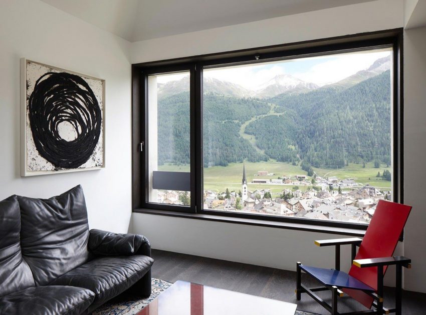 An Elegant Modern Concrete Home in Zuoz, Switzerland by Men Duri Arquint (4)