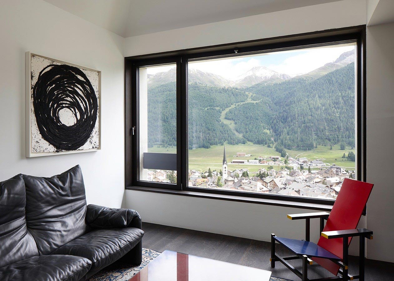An Elegant Modern Concrete Home in Zuoz, Switzerland by Men Duri Arquint (4)