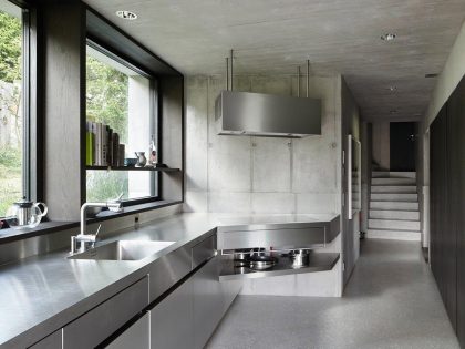 An Elegant Modern Concrete Home in Zuoz, Switzerland by Men Duri Arquint (6)