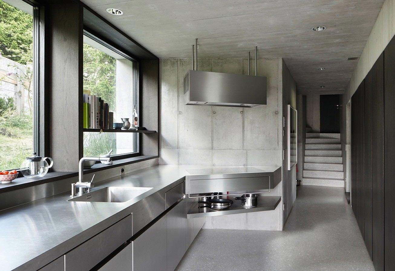An Elegant Modern Concrete Home in Zuoz, Switzerland by Men Duri Arquint (6)