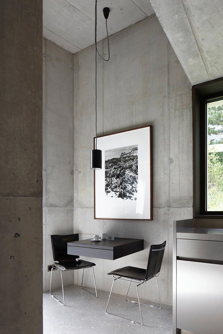 An Elegant Modern Concrete Home in Zuoz, Switzerland by Men Duri Arquint (7)