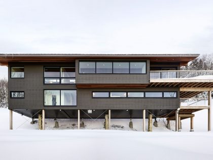 An Elegant Modern Ski Chalet Surrounded by the Forest of Lac Archambault by Robitaille Curtis (1)