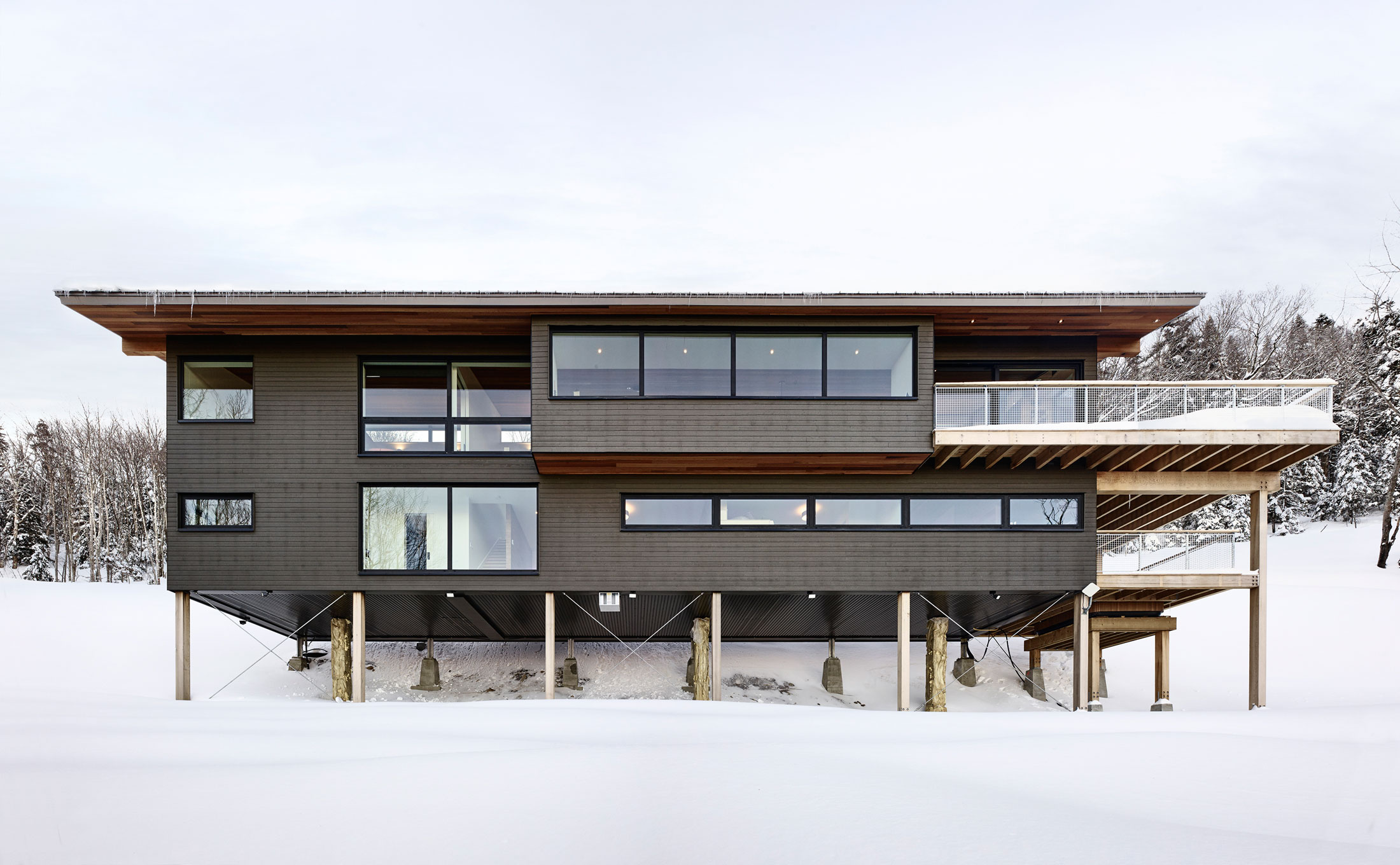 An Elegant Modern Ski Chalet Surrounded by the Forest of Lac Archambault by Robitaille Curtis (1)