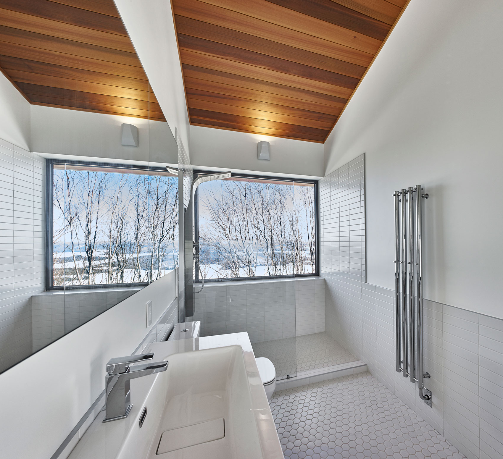 An Elegant Modern Ski Chalet Surrounded by the Forest of Lac Archambault by Robitaille Curtis (14)