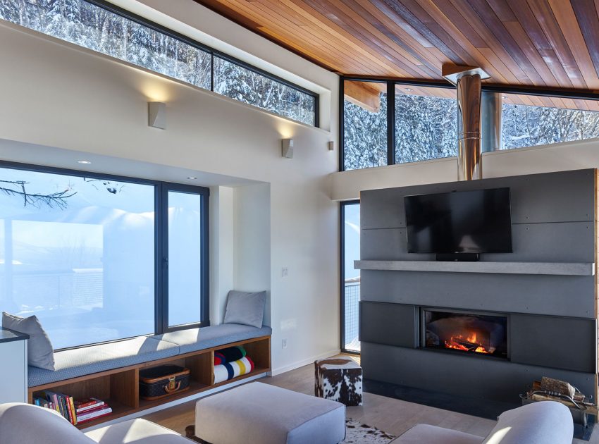 An Elegant Modern Ski Chalet Surrounded by the Forest of Lac Archambault by Robitaille Curtis (3)