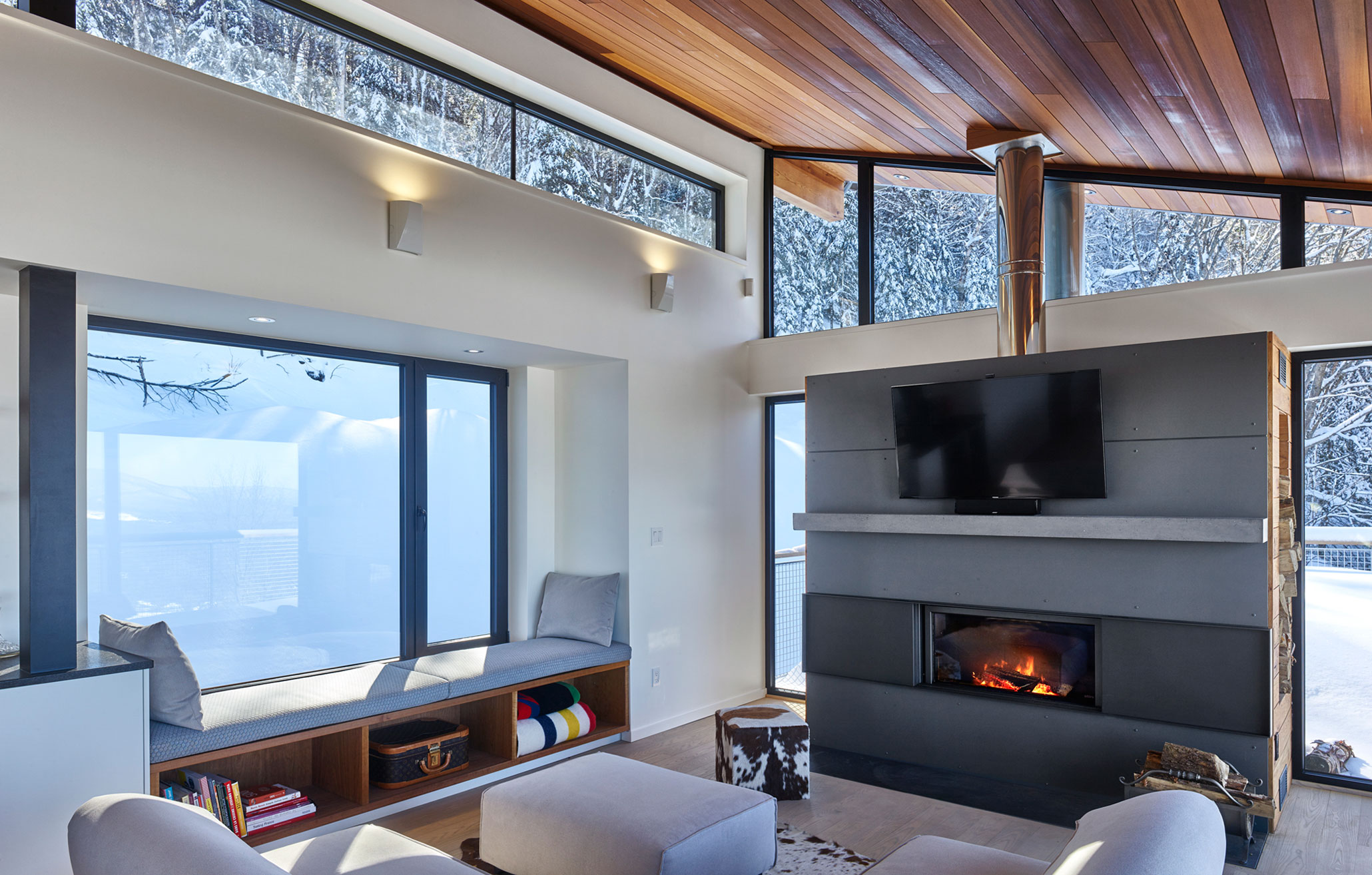 An Elegant Modern Ski Chalet Surrounded by the Forest of Lac Archambault by Robitaille Curtis (3)