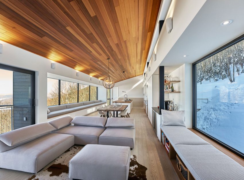 An Elegant Modern Ski Chalet Surrounded by the Forest of Lac Archambault by Robitaille Curtis (4)