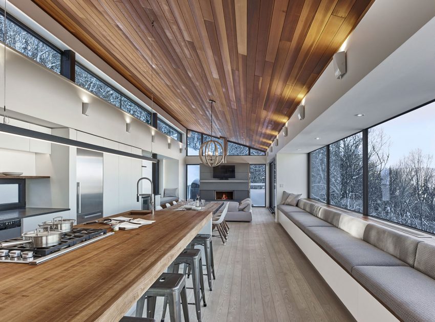 An Elegant Modern Ski Chalet Surrounded by the Forest of Lac Archambault by Robitaille Curtis (6)