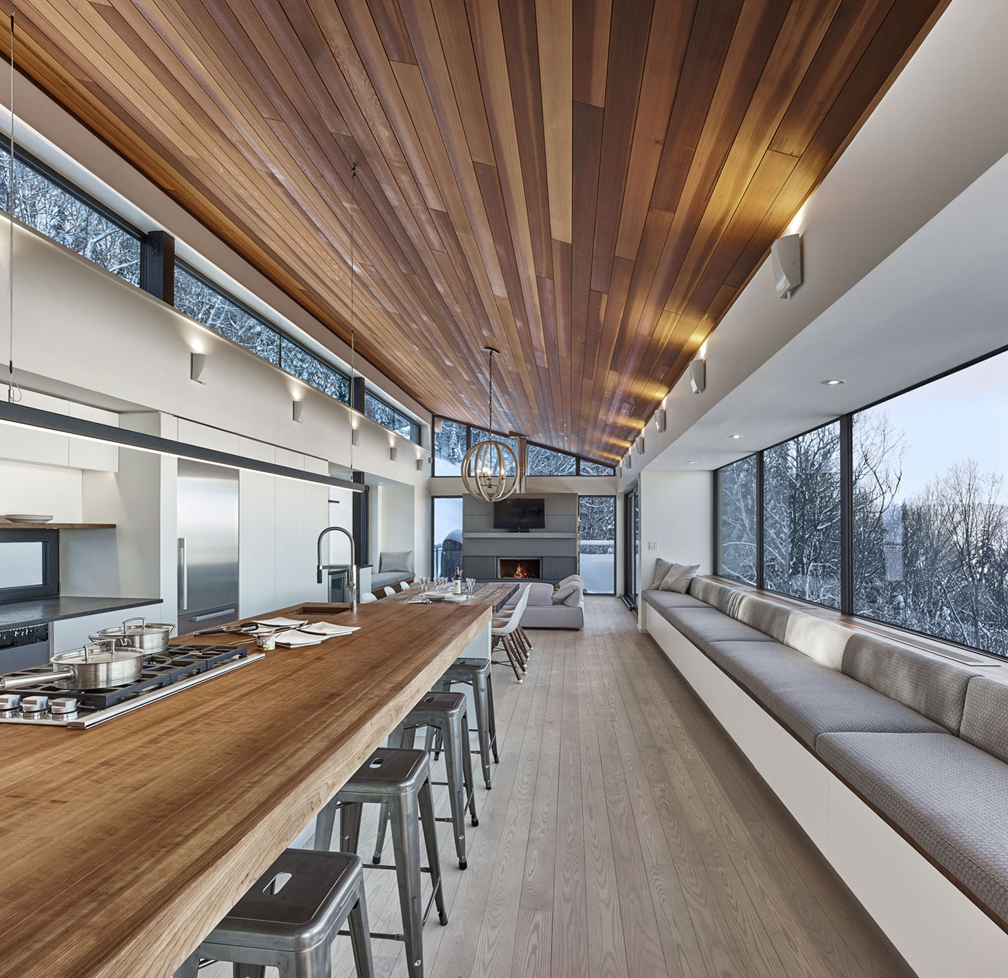 An Elegant Modern Ski Chalet Surrounded by the Forest of Lac Archambault by Robitaille Curtis (6)