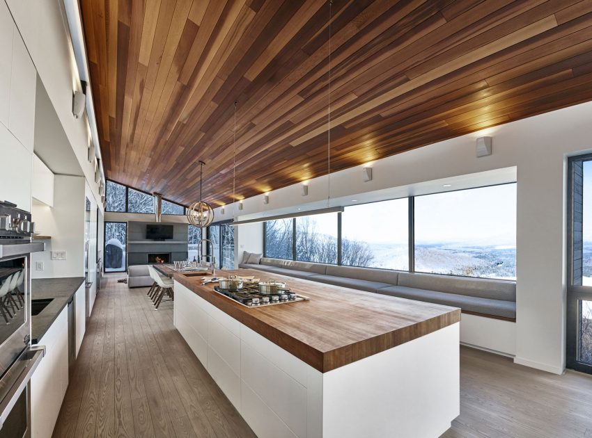 An Elegant Modern Ski Chalet Surrounded by the Forest of Lac Archambault by Robitaille Curtis (7)