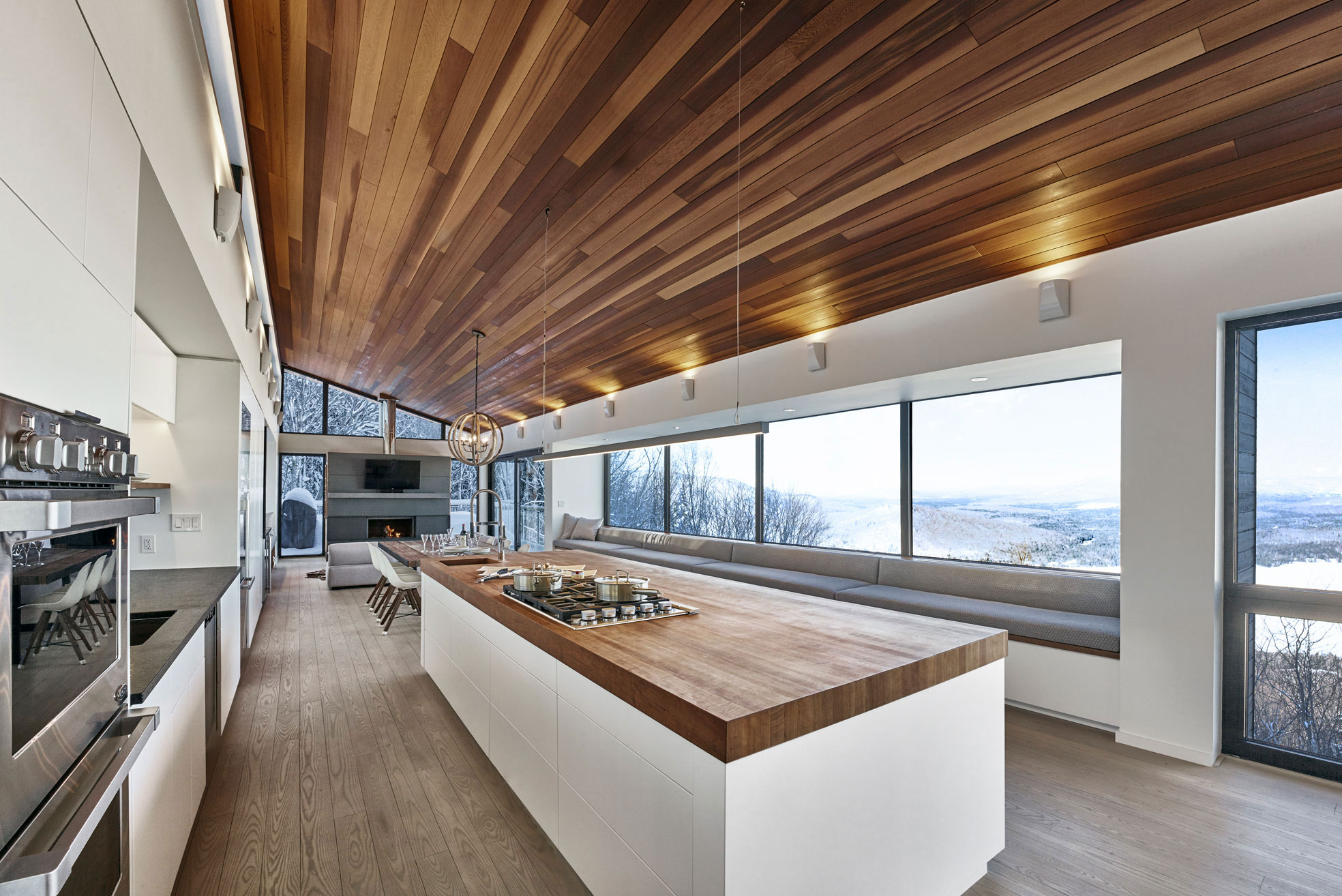 An Elegant Modern Ski Chalet Surrounded by the Forest of Lac Archambault by Robitaille Curtis (7)