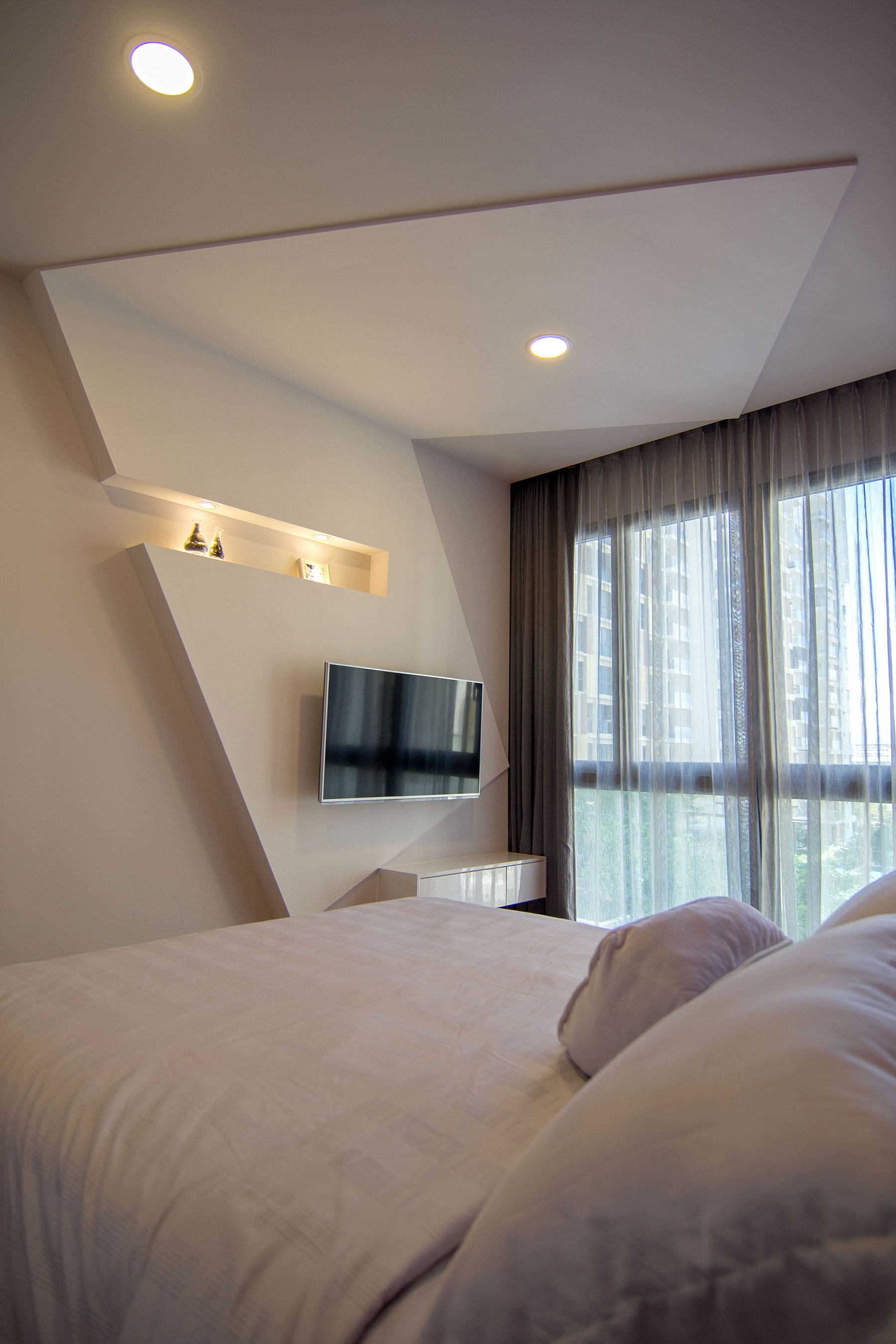 An Elegant Monochromatic Apartment with Light and Airy Interiors in Parc Vera Condo, Singapore by KNQ Associates (10)