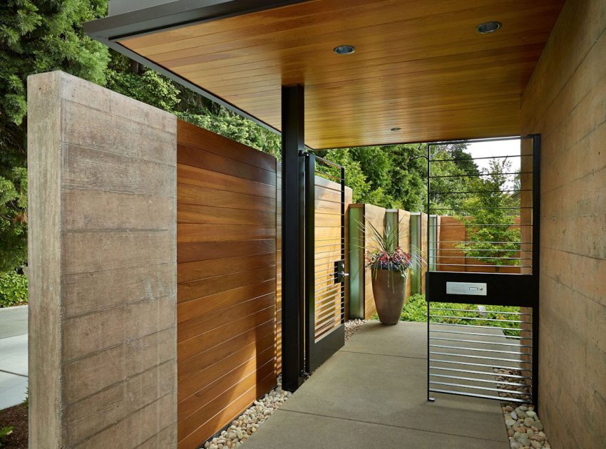 An Elegant Waterfront Home with Warm and Welcoming Interiors in Seattle by DeForest Architects (4)