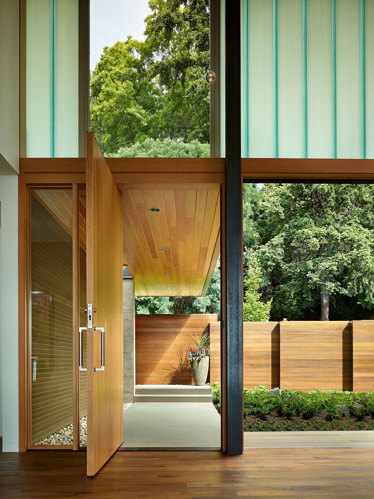 An Elegant Waterfront Home with Warm and Welcoming Interiors in Seattle by DeForest Architects (5)