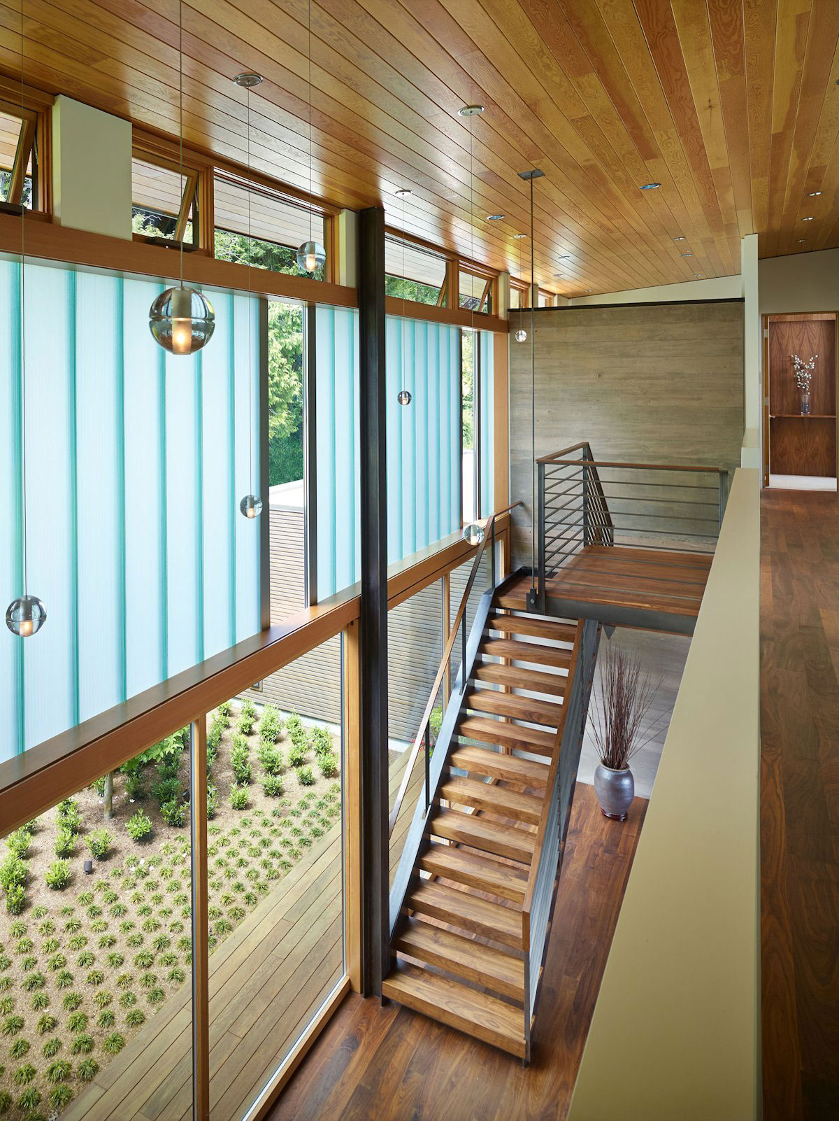 An Elegant Waterfront Home with Warm and Welcoming Interiors in Seattle by DeForest Architects (9)