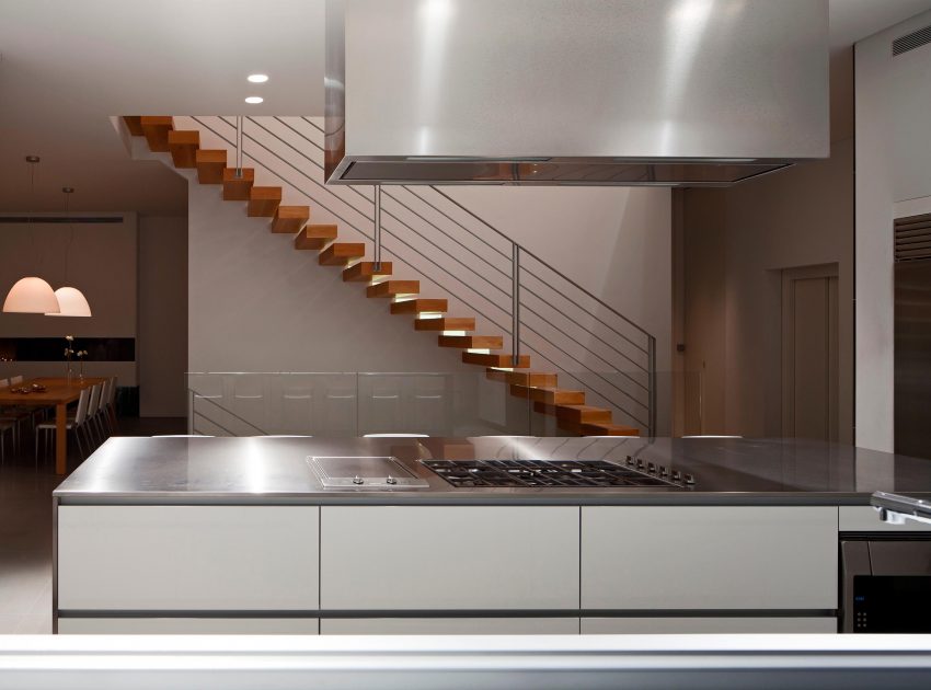 An Elegant and Bright Home with Clean and Modern Lines in Herzliyya, Israel by Yulie Wollman (12)
