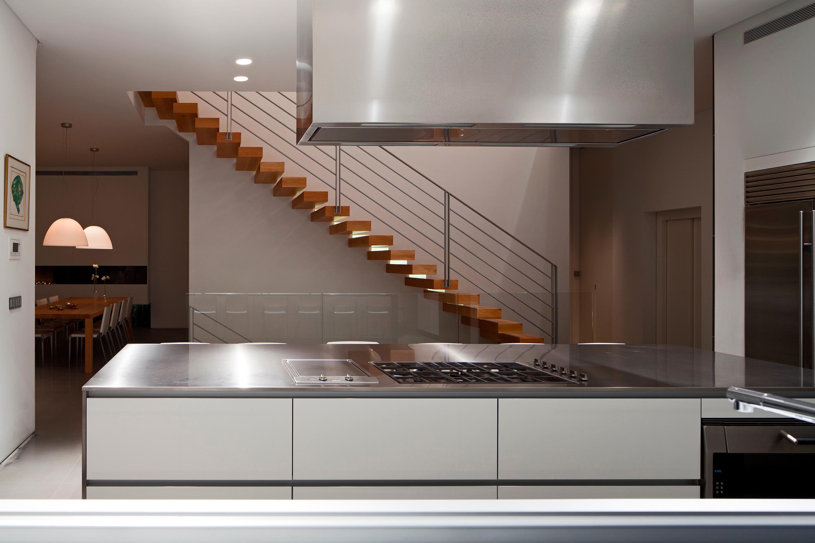 An Elegant and Bright Home with Clean and Modern Lines in Herzliyya, Israel by Yulie Wollman (12)