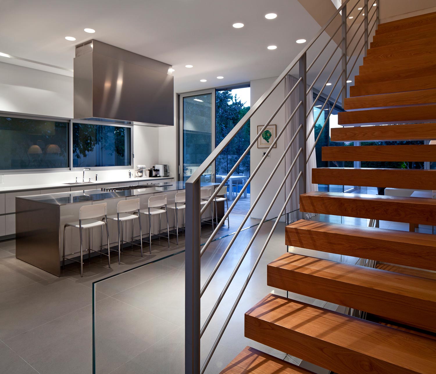 An Elegant and Bright Home with Clean and Modern Lines in Herzliyya, Israel by Yulie Wollman (18)