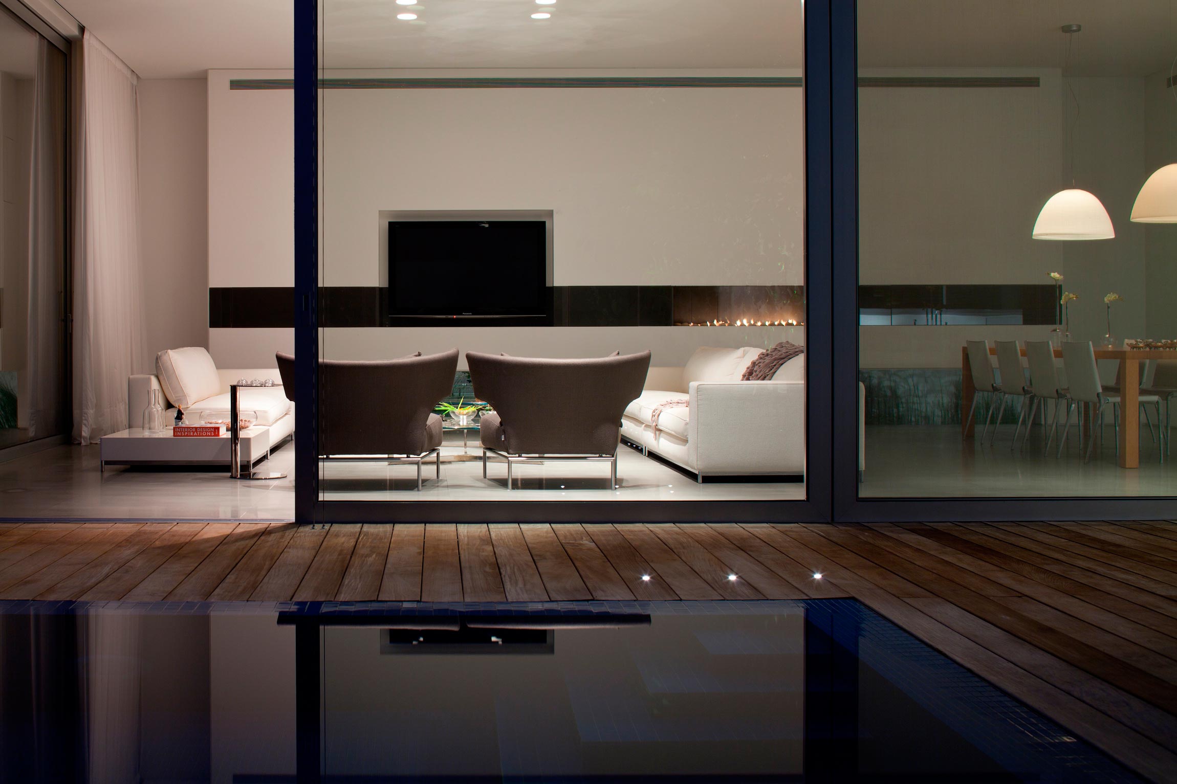 An Elegant and Bright Home with Clean and Modern Lines in Herzliyya, Israel by Yulie Wollman (20)