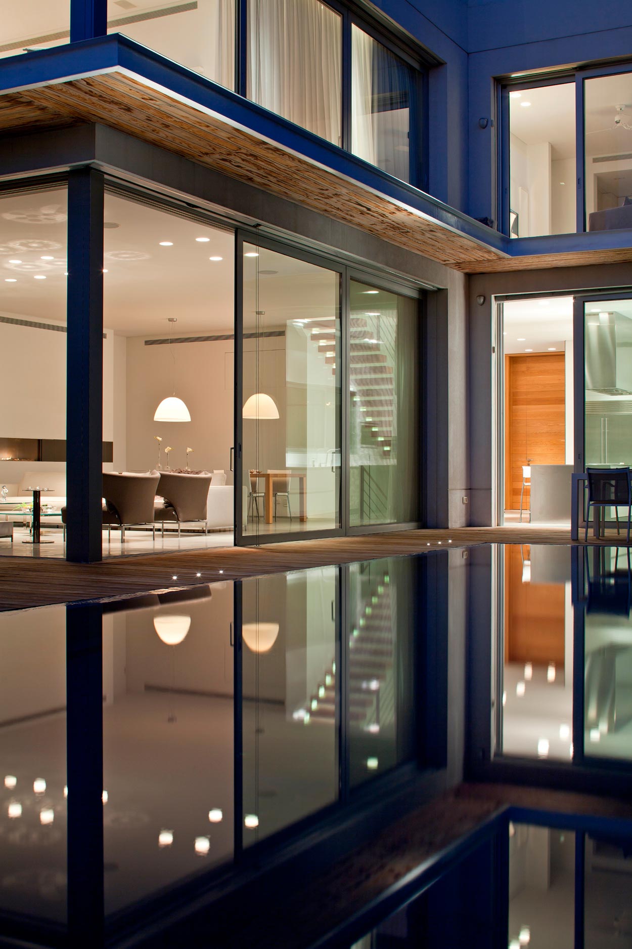 An Elegant and Bright Home with Clean and Modern Lines in Herzliyya, Israel by Yulie Wollman (21)