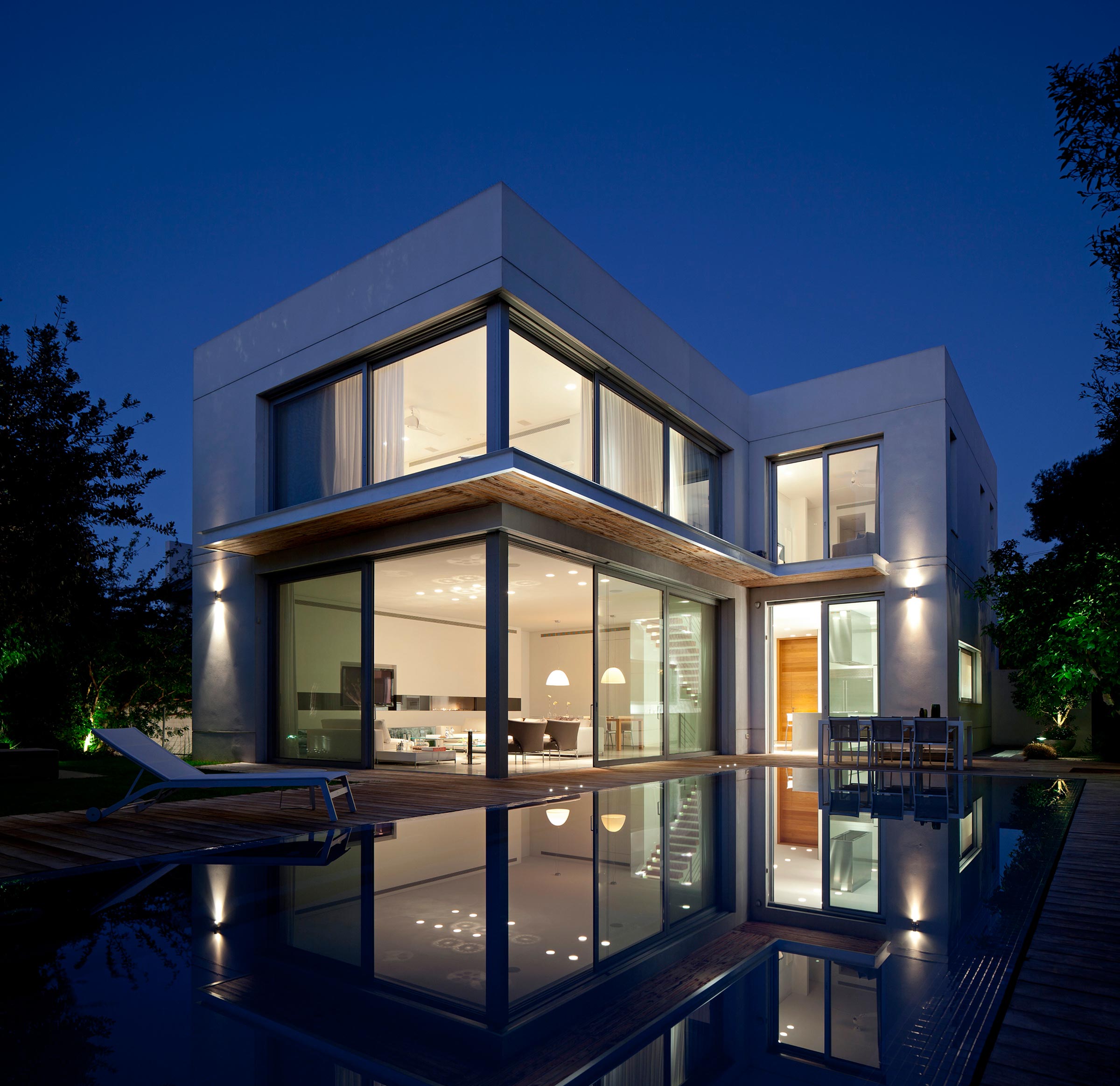 An Elegant and Bright Home with Clean and Modern Lines in Herzliyya, Israel by Yulie Wollman (22)