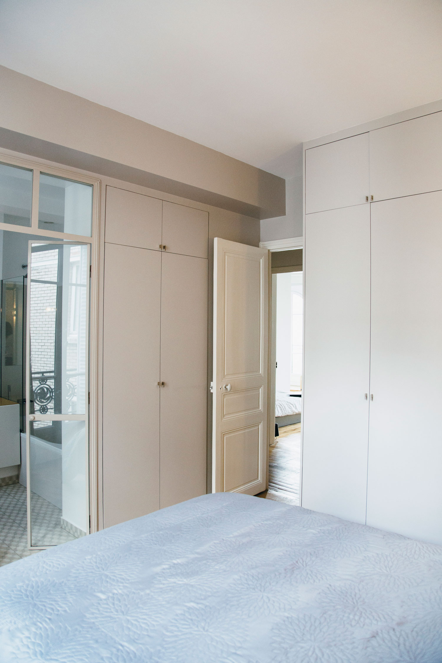 An Elegant and Luminous Contemporary Home in Paris by Camille Hermand Architectures (32)