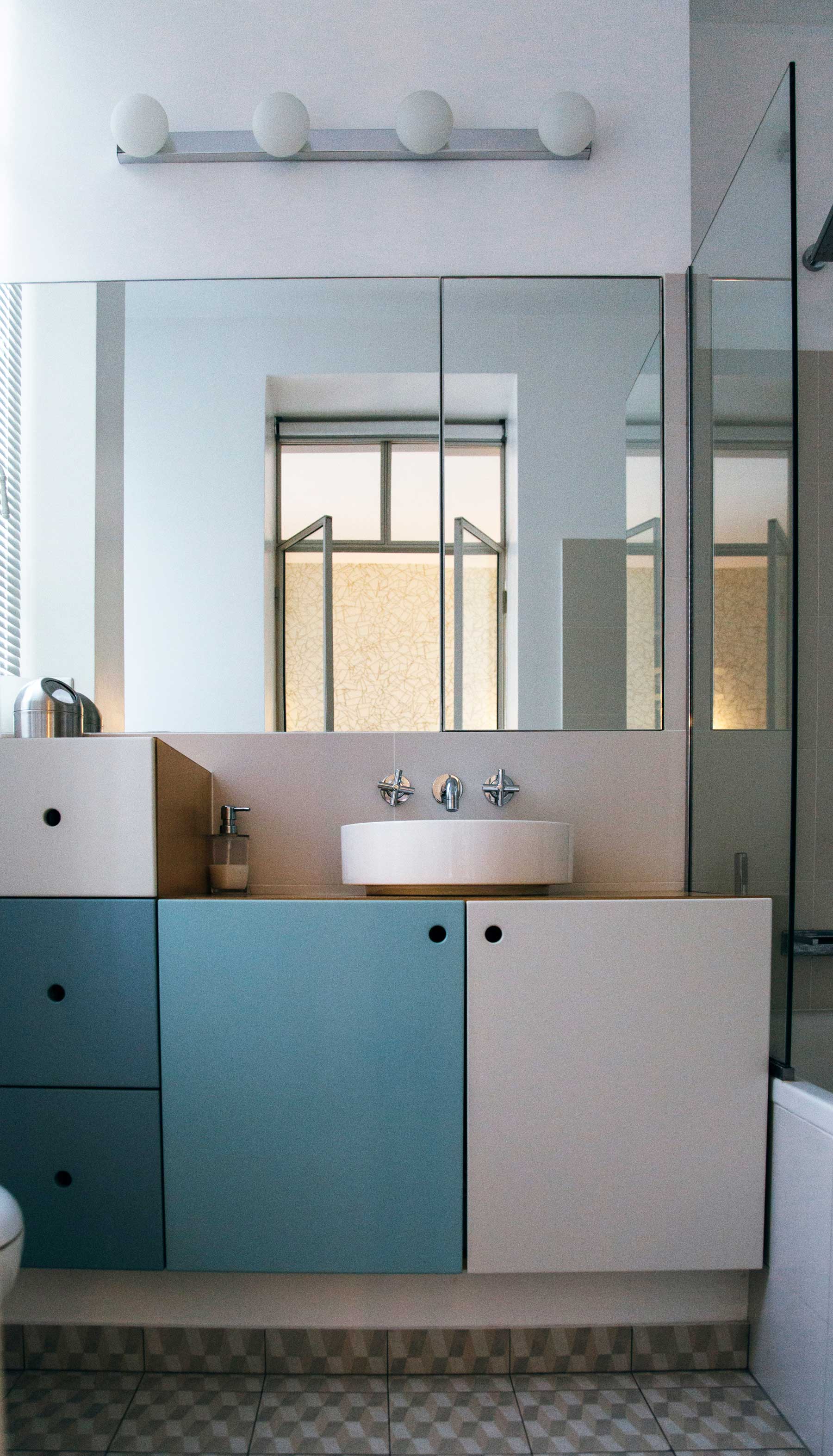 An Elegant and Luminous Contemporary Home in Paris by Camille Hermand Architectures (46)