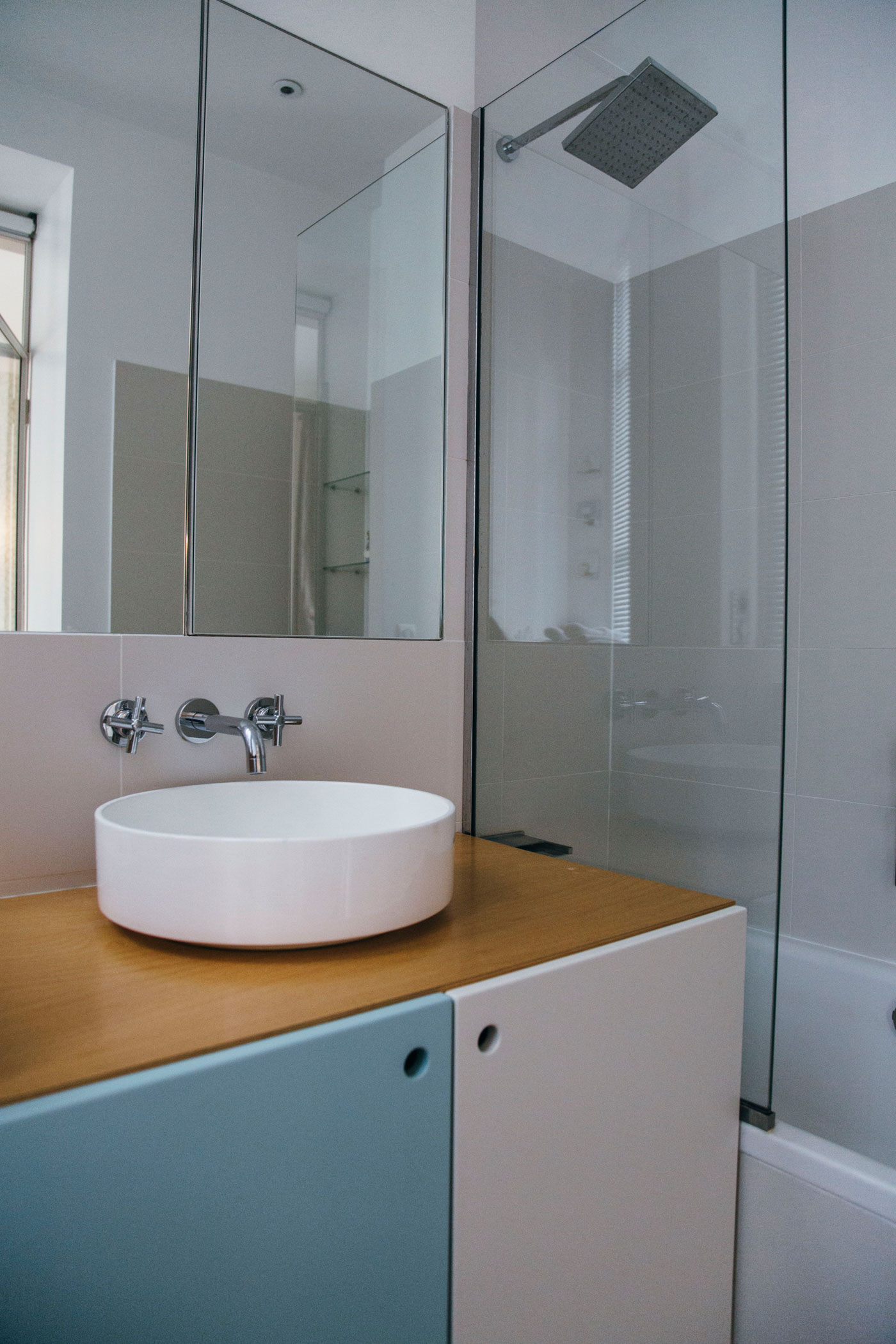 An Elegant and Luminous Contemporary Home in Paris by Camille Hermand Architectures (47)