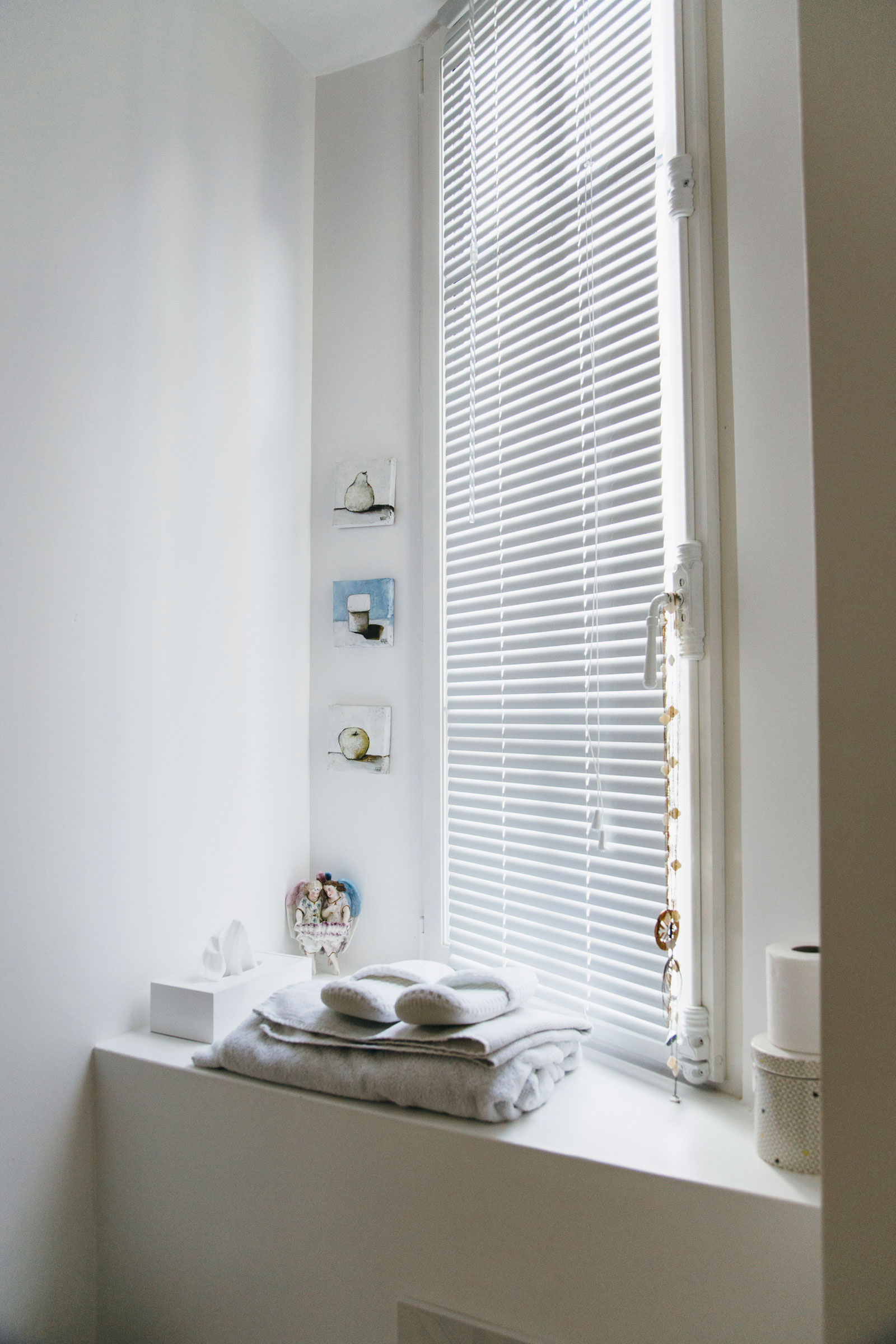 An Elegant and Luminous Contemporary Home in Paris by Camille Hermand Architectures (48)