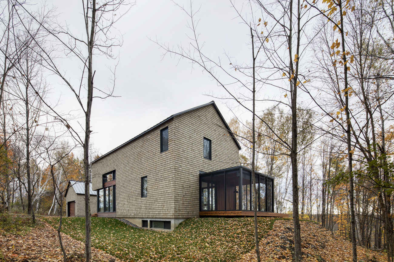 An Elegant and Luminous Contemporary Home in Quebec City by Lechasseur architectes (3)