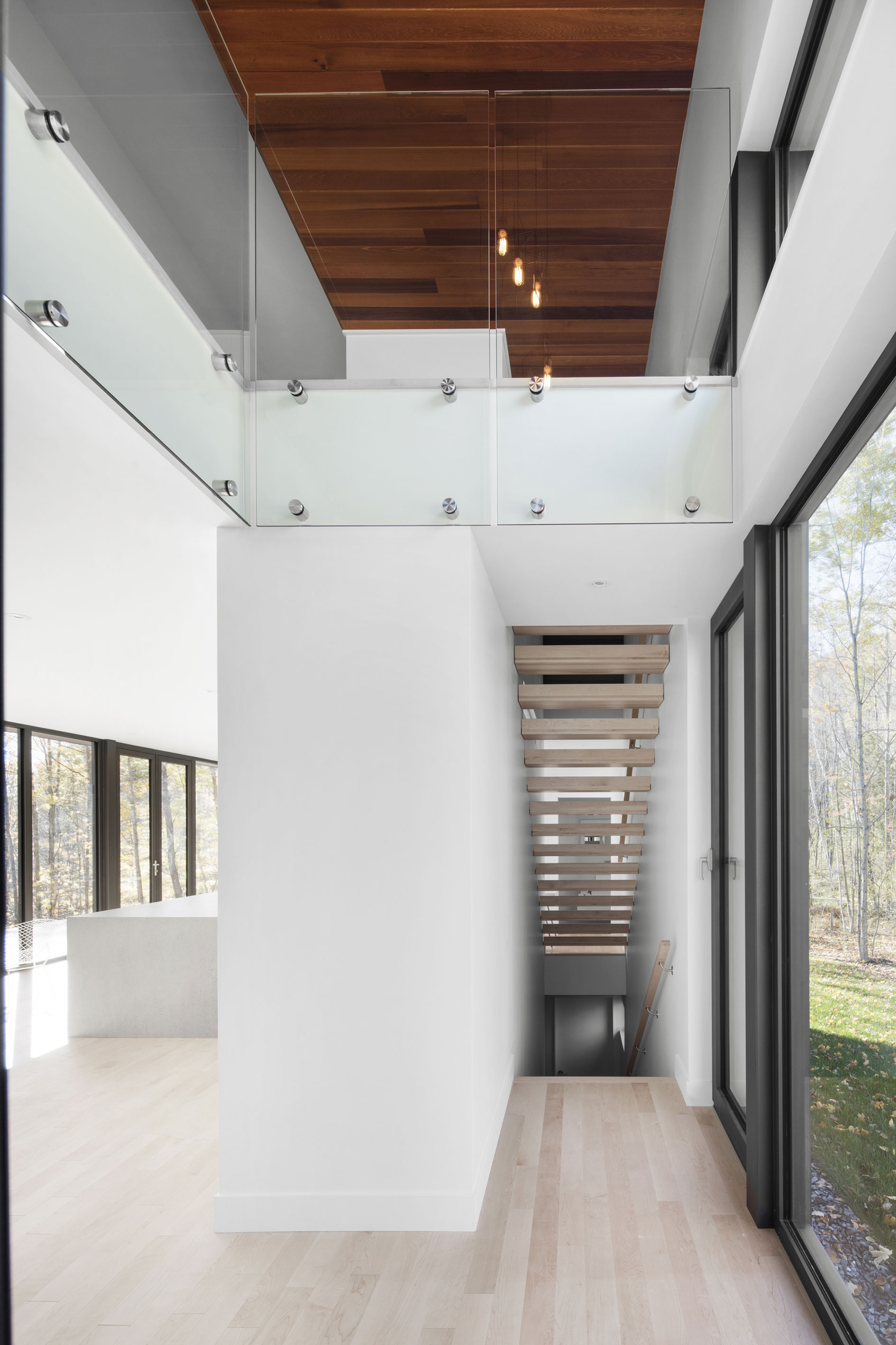 An Elegant and Luminous Contemporary Home in Quebec City by Lechasseur architectes (6)