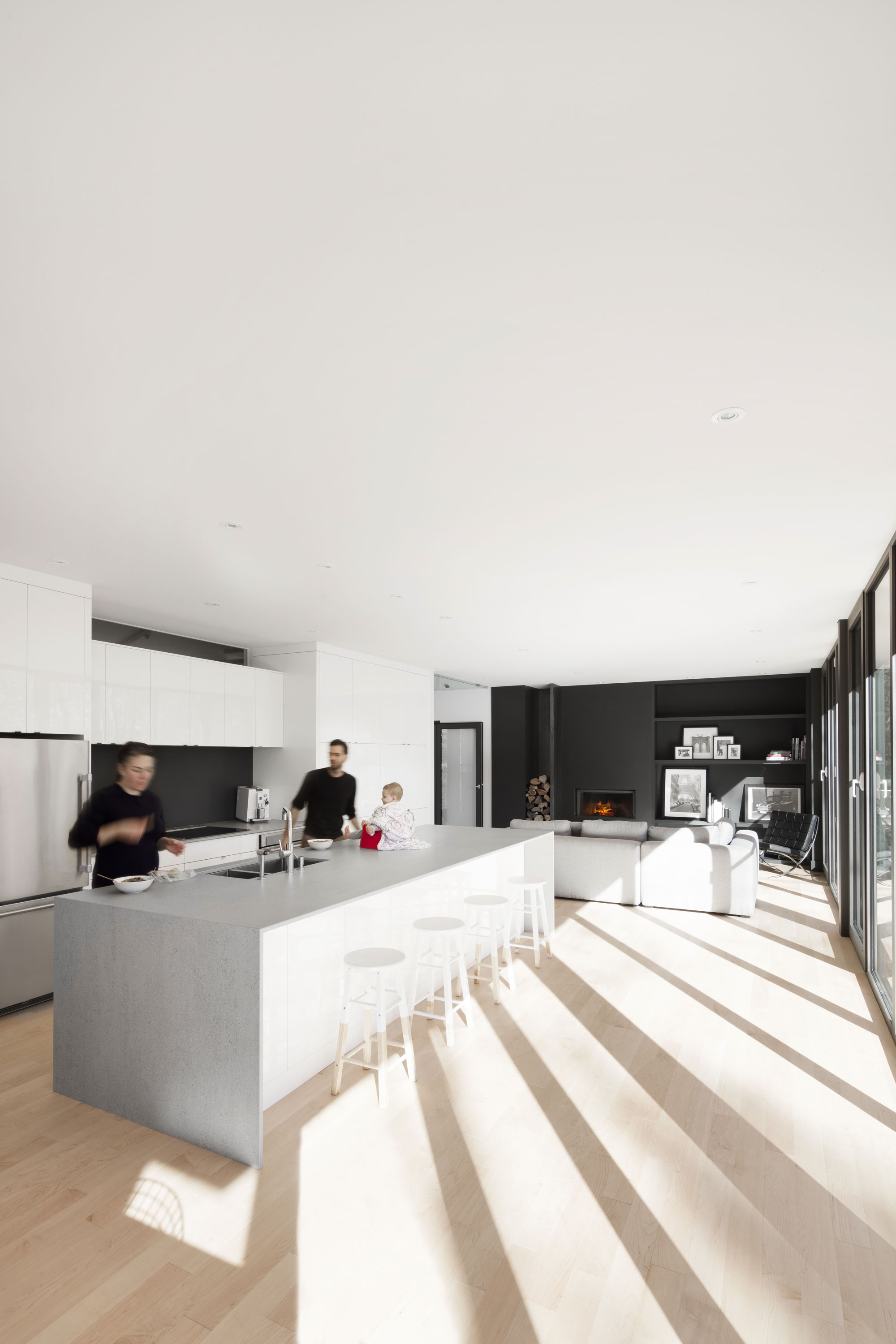 An Elegant and Luminous Contemporary Home in Quebec City by Lechasseur architectes (7)