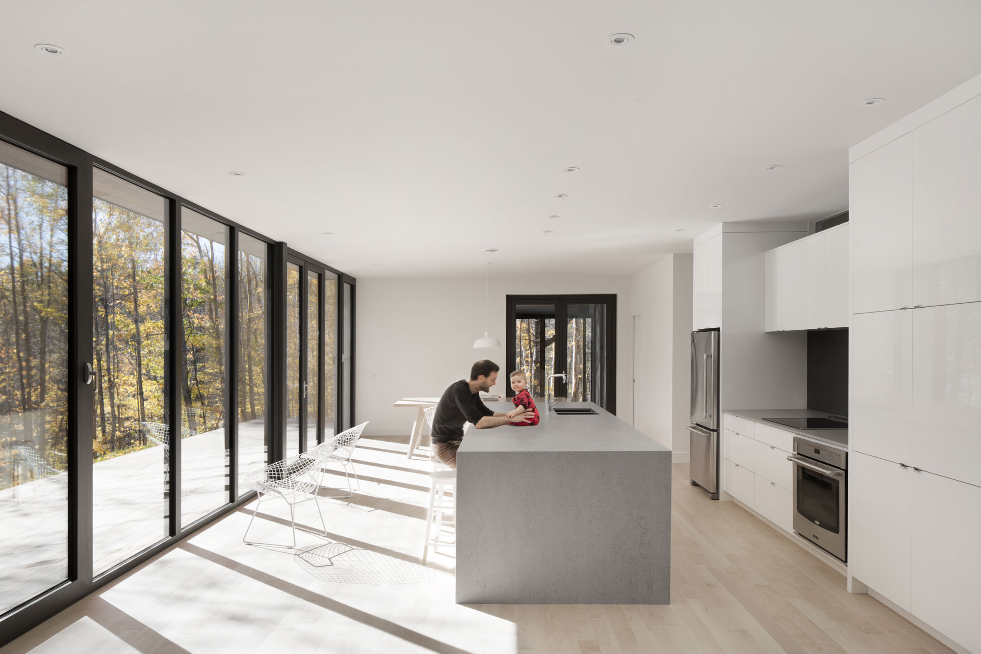 An Elegant and Luminous Contemporary Home in Quebec City by Lechasseur architectes (8)