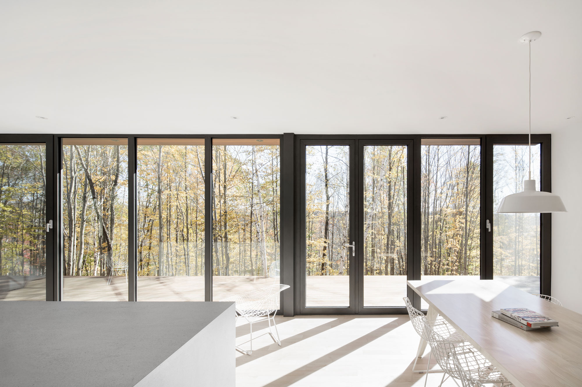 An Elegant and Luminous Contemporary Home in Quebec City by Lechasseur architectes (9)