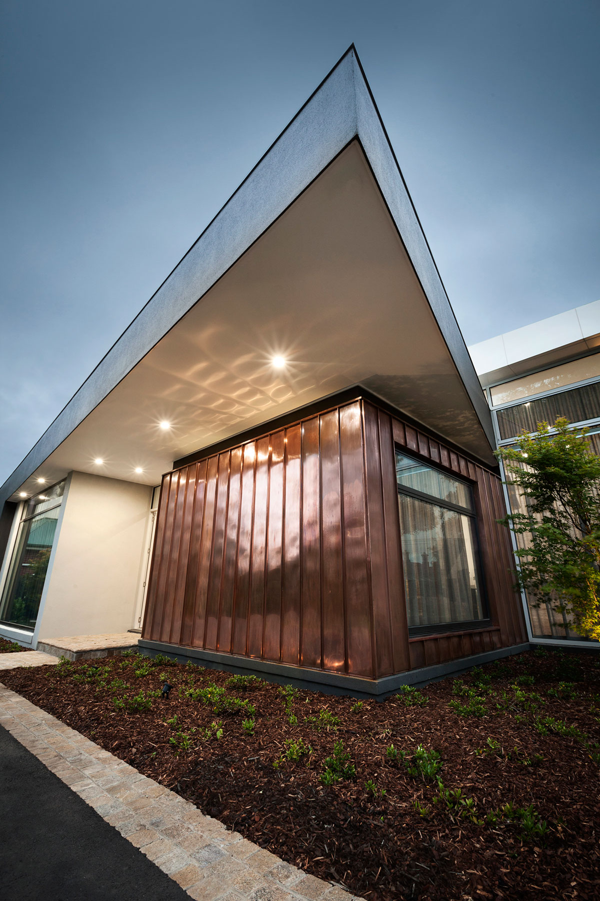 An Elegant and Luxurious Contemporary Home with Striking Look and Feel in Lerderderg by LSA Architects (13)