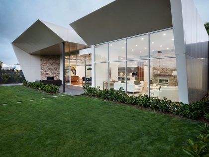 An Elegant and Luxurious Contemporary Home with Striking Look and Feel in Lerderderg by LSA Architects (14)