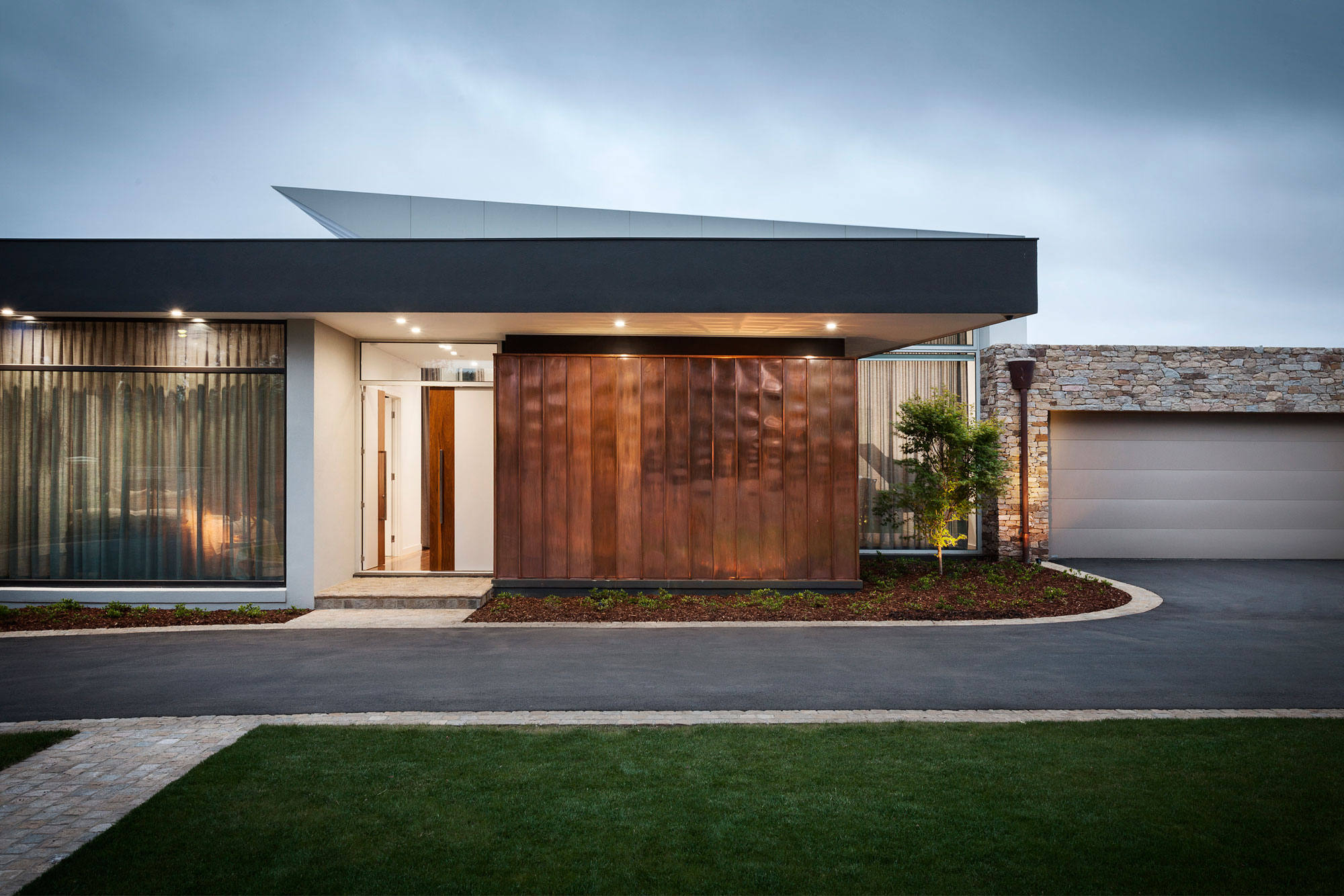 An Elegant and Luxurious Contemporary Home with Striking Look and Feel in Lerderderg by LSA Architects (15)