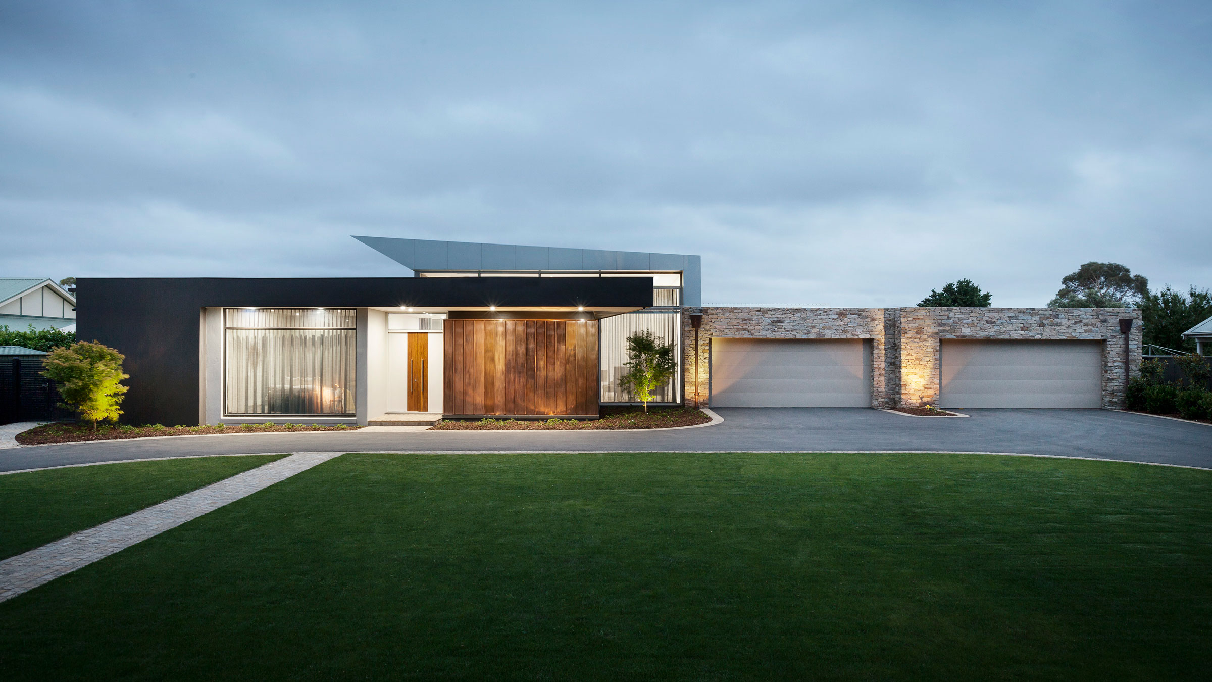 An Elegant and Luxurious Contemporary Home with Striking Look and Feel in Lerderderg by LSA Architects (16)