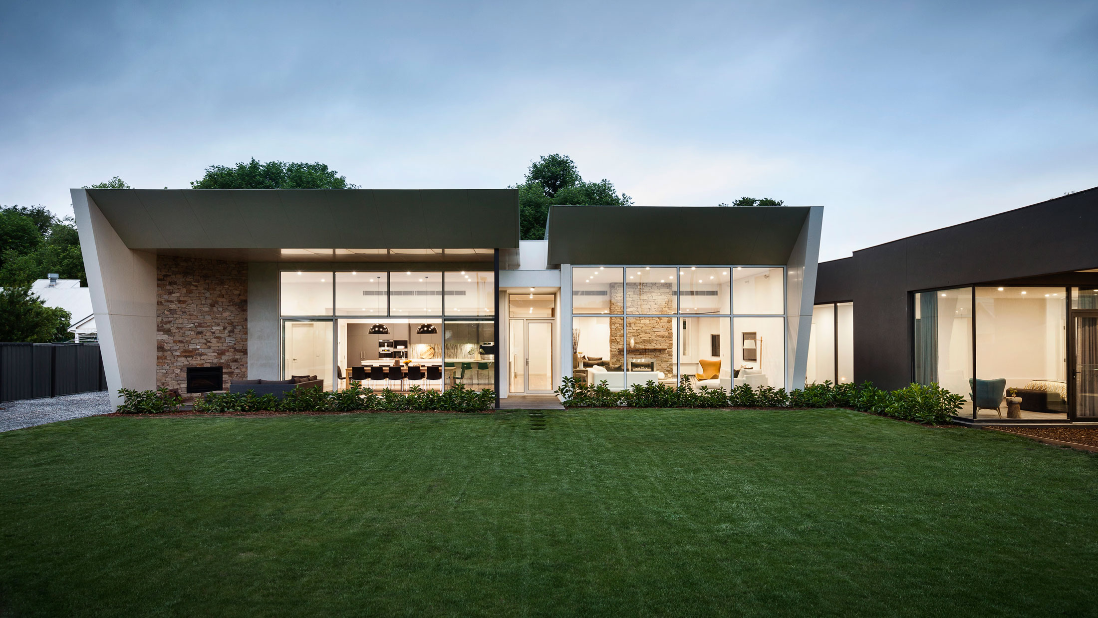 An Elegant and Luxurious Contemporary Home with Striking Look and Feel in Lerderderg by LSA Architects (17)