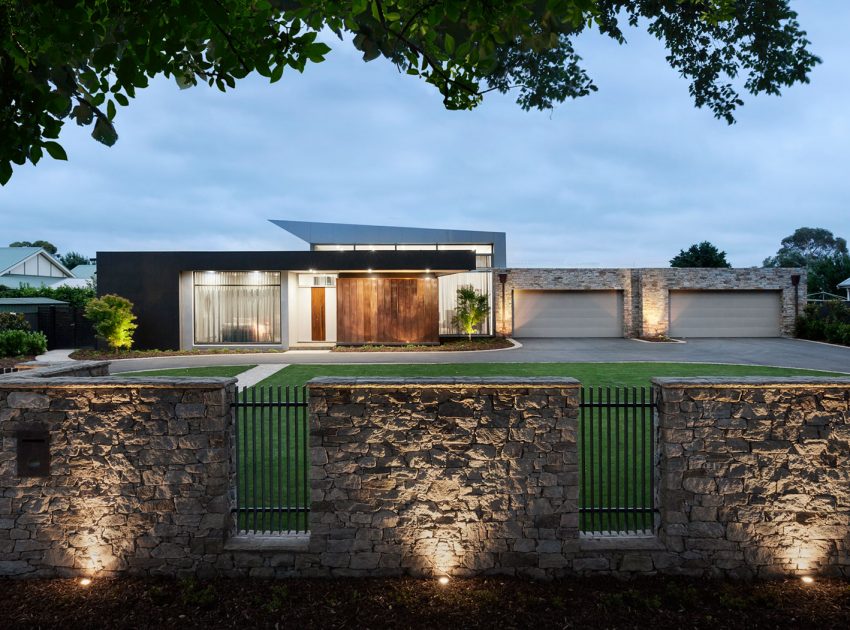 An Elegant and Luxurious Contemporary Home with Striking Look and Feel in Lerderderg by LSA Architects (18)