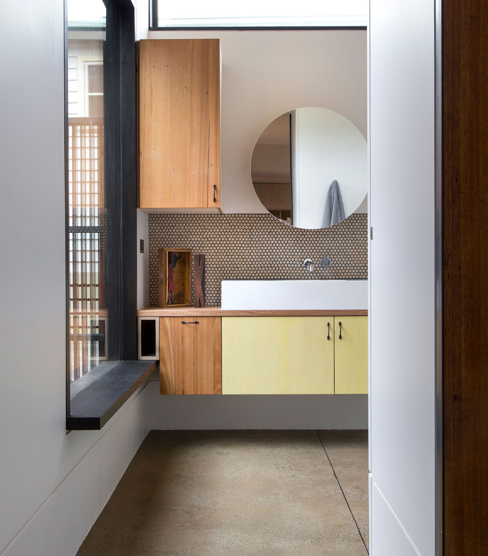 An Elegant and Spacious Modern Home for a Humble Family in Northcote by Breathe architecture (12)