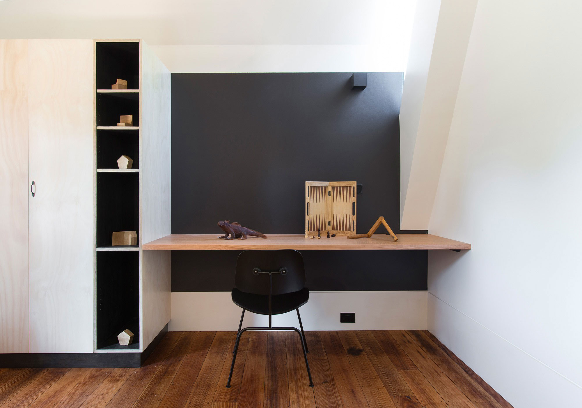 An Elegant and Spacious Modern Home for a Humble Family in Northcote by Breathe architecture (14)
