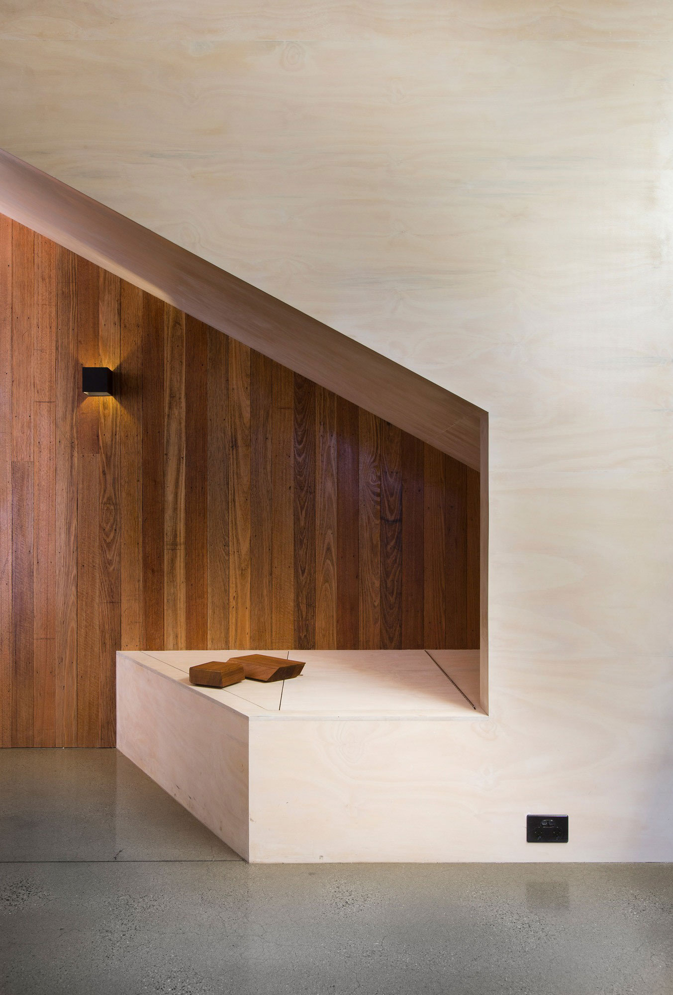 An Elegant and Spacious Modern Home for a Humble Family in Northcote by Breathe architecture (16)