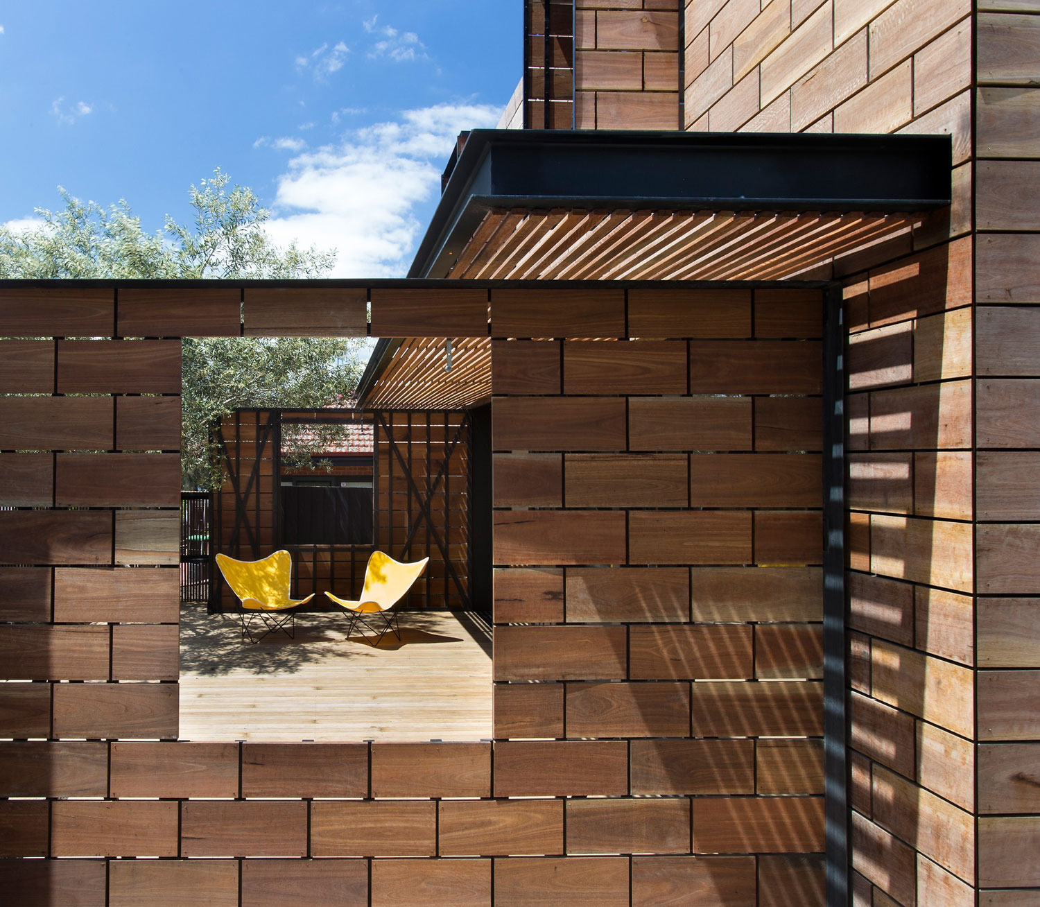 An Elegant and Spacious Modern Home for a Humble Family in Northcote by Breathe architecture (4)