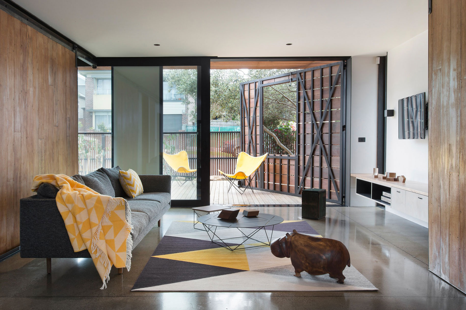 An Elegant and Spacious Modern Home for a Humble Family in Northcote by Breathe architecture (5)