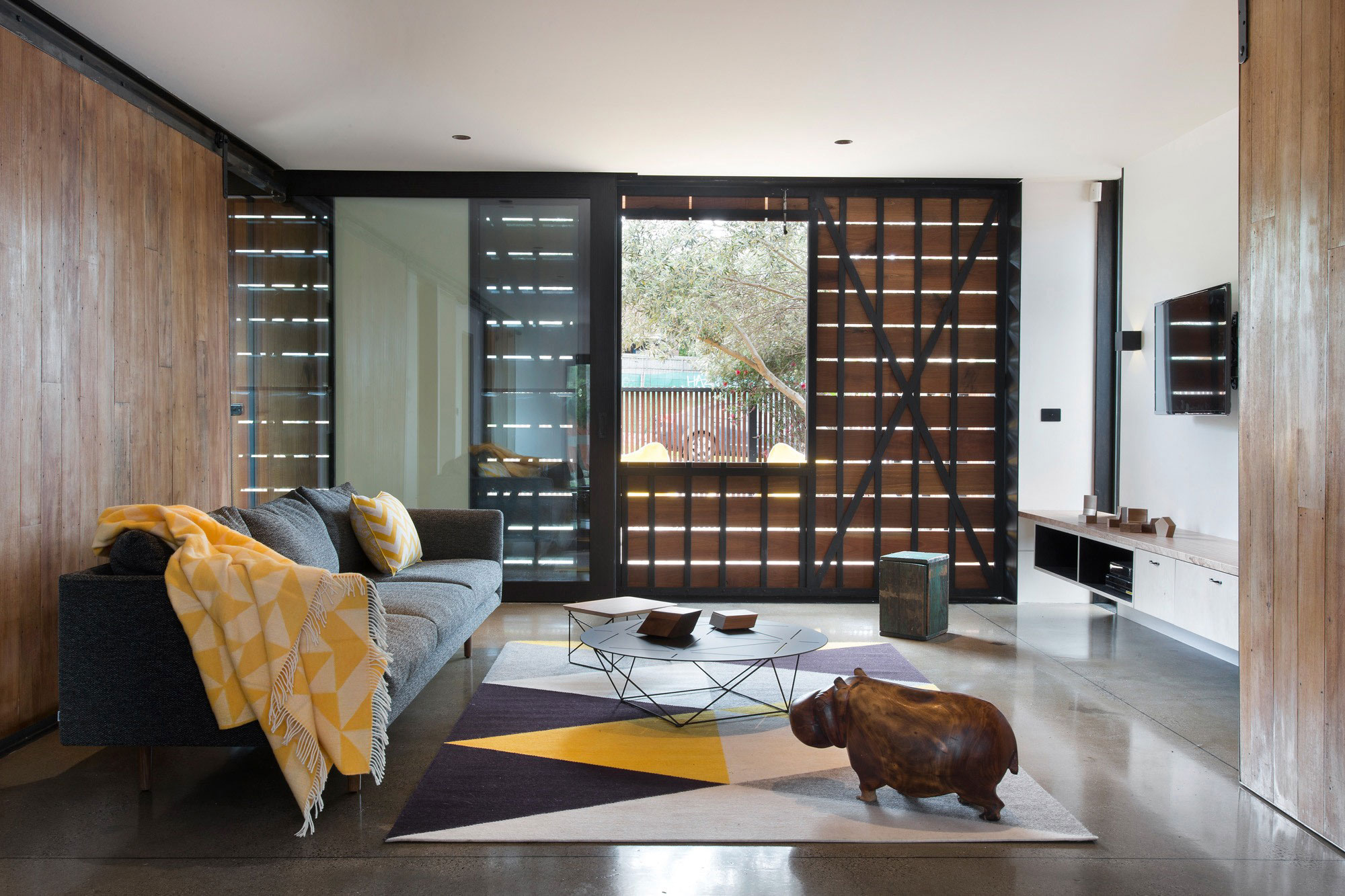An Elegant and Spacious Modern Home for a Humble Family in Northcote by Breathe architecture (6)
