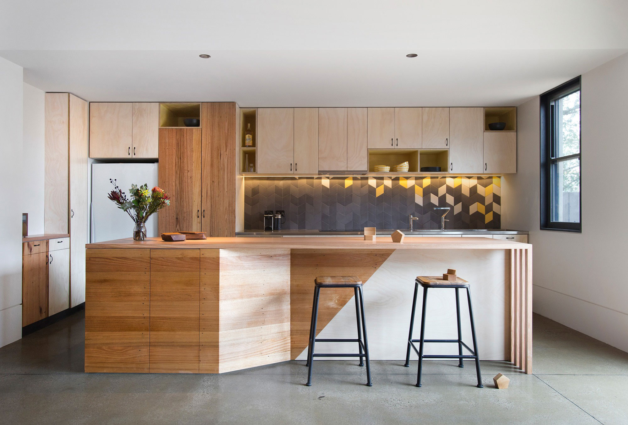 An Elegant and Spacious Modern Home for a Humble Family in Northcote by Breathe architecture (8)